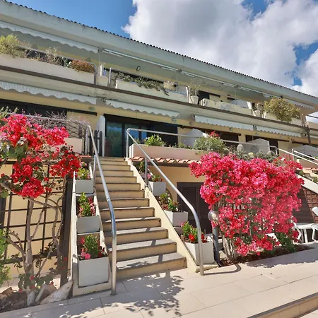 Il Porto Bilocale 11 Con Piscina - Goelba Apartment